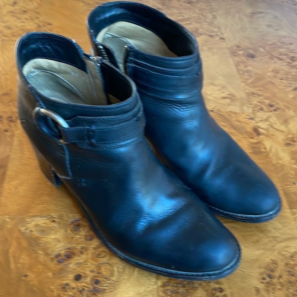 Frye Janis Ring short black ankle boot. Size 7-1/2 B
